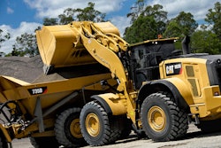 caterpillar-982m-735b-loading