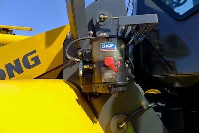 Autolube systems come standard on all the H-Series and enable the operator to spend more time working and less time greasing.