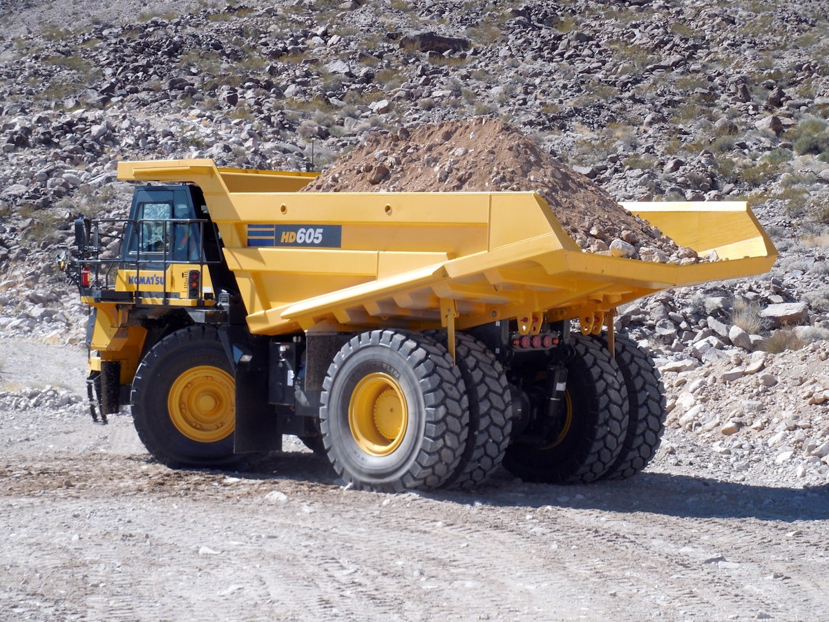 Komatsu HD605-8 Off-Highway 775HP 69.4 Tons Capacity Dump