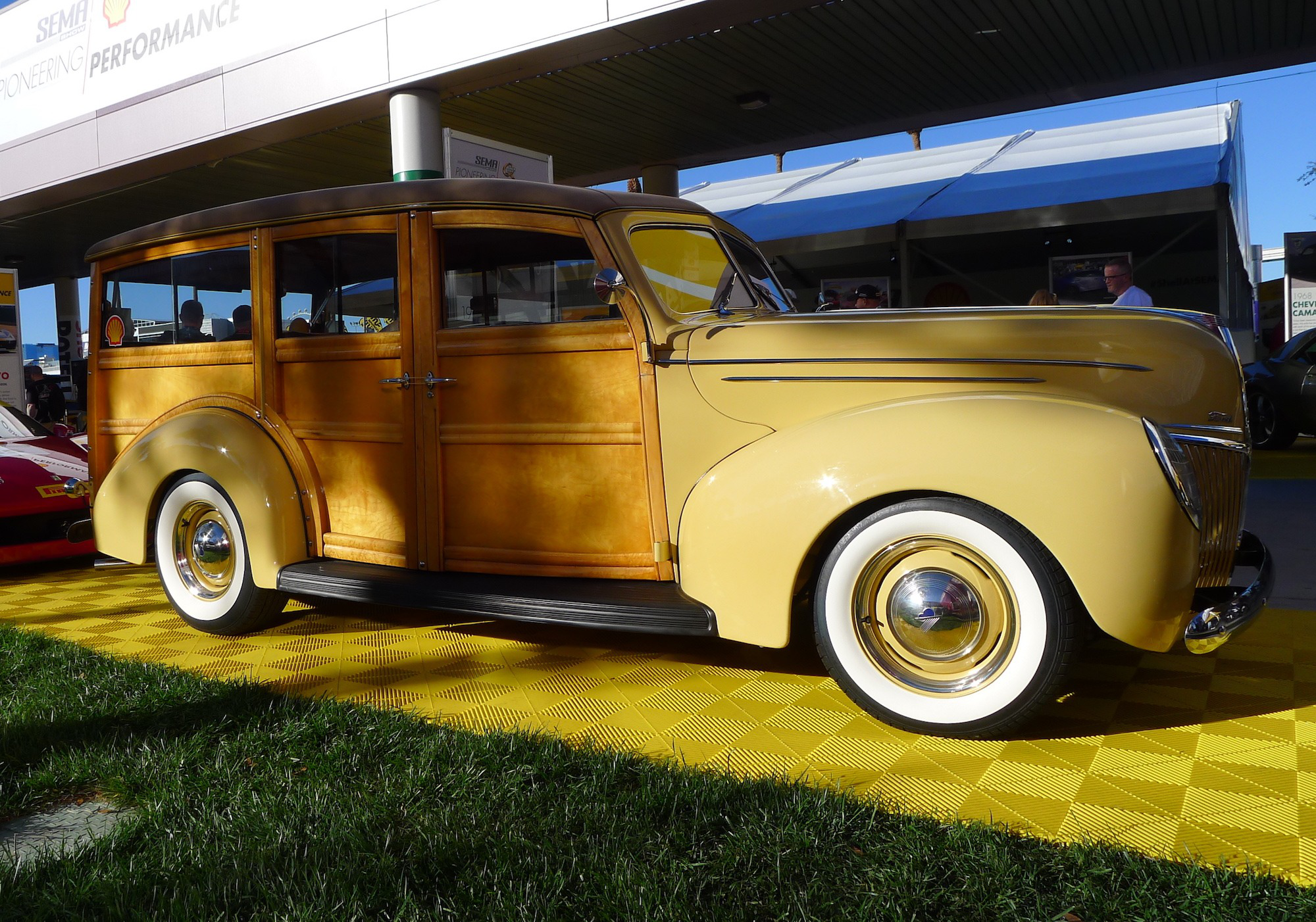1939-ford-woodie-sema-2