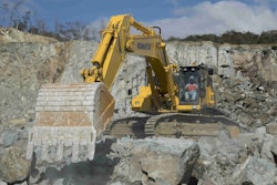 komatsu-pc650lc-11-working-bucket-close-up