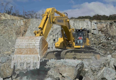 komatsu-pc650lc-11-working-bucket-close-up