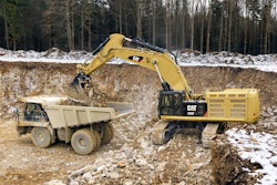 cat-390f-hydraulic-excavator-loading-quarry-truck