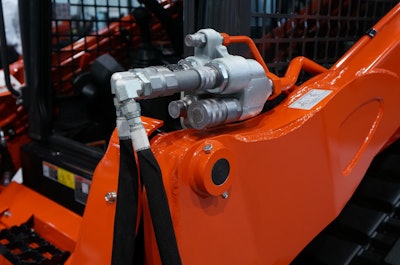 Both 1/2-inch and 3/4-inch hydraulic couplers on the SVL75-2 with High Flow.