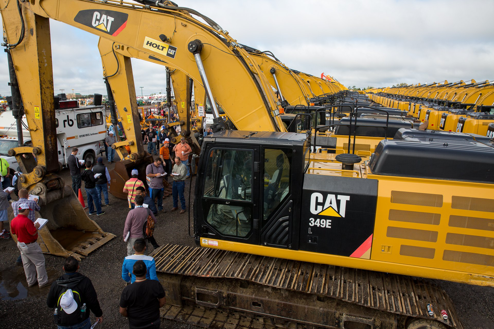 Cat excavators Ritchie Bros. Orlando auction 2017