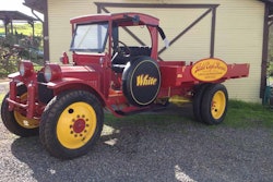 Bob Burg’s restored 1921 White five-ton truck.
