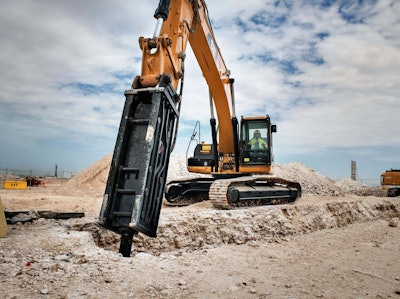 The Cat B20, B30 and B35 hydraulic hammers are designed for such jobsites as quarries, road construction, demolition and general construction. They can operate a variety of tools.