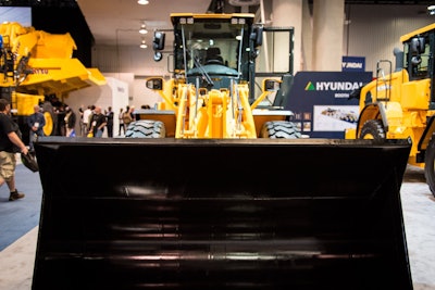 HL975 Photo: Wayne Grayson