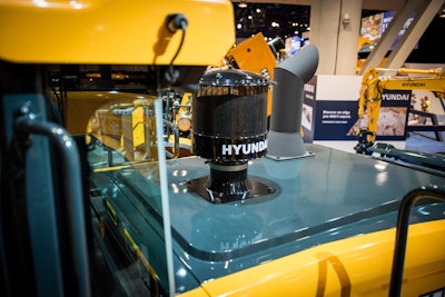 HL975 Photo: Wayne Grayson