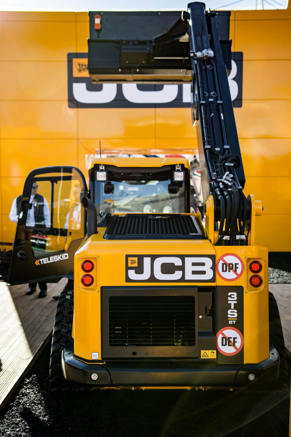 JCB launches Teleskid at ConExpo: SSL/Telehandler hybrid's