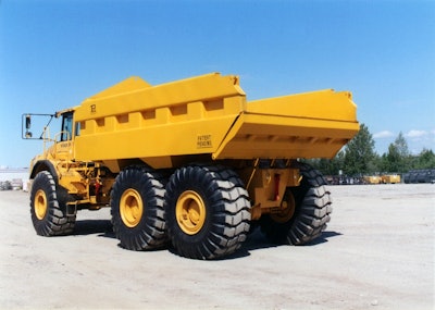 The Rear Eject Bodies attachment from Philippi-Hagenbuch dumps loads without having to raise the truck’s body.