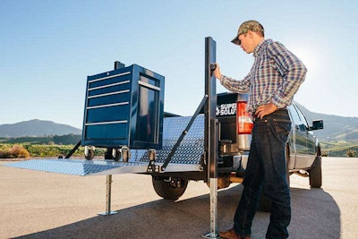 CM Truck Beds LiftGator XTR hitch-mounted removable liftgate won the The Work Truck Show 2017 Innovation Award.