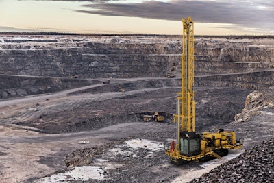 The Cat MD6250 blasthole drill is designed to operate efficiently in single- and multi-pass applications for rotary and down-the-hole modes.