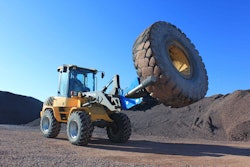 The Easy Gripper 2400 T2 has three contact points on the tire, designed for safer handling and better control.