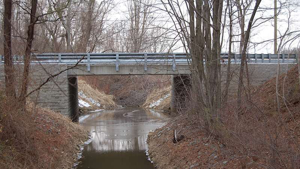 DelDOT uses GRS-IBS rapid bridge replacement on two-lane bridge