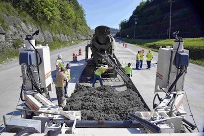 Inset paving on Ky. 80 using SP 25i required uphill climb.