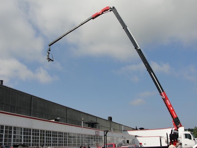 Fascon’s new F600SE.44 wallboard crane has a vertical reach of 10 stories.