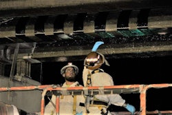 i-17bridgeover19thavecrewsatworkgirdersstrengthenedwithcarbonfiberphotofromquakewrapjuly17