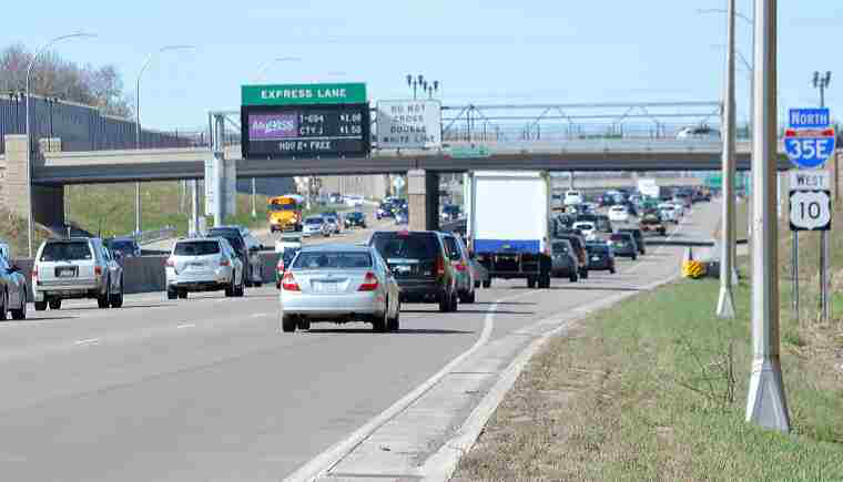 traffic Minnesota DOT toll mnpass_i35e_april2017_002