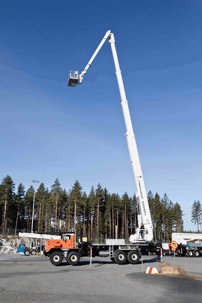 Bronto Skylift’s SI 219 HDT-C insulated truck-mounted aerial platform.