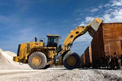 Caterpillar 986K loading train