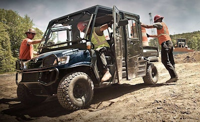 Textron’s Cushman Hauler 4×5 crew on the jobsite.