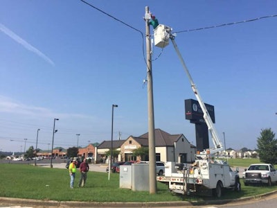 Alabama Department of Transportation, Tuscaloosa Department of Infrastructure and Public Services, and personnel from Temple traffic signal company of Decatur, Alabama, install the first dedicated short-range communication radios in the state. Source: University of Alabama