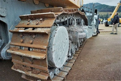 The oscillating undercarriage on the Liebherr PR 766 allow the track rollers to flexibly adapt to ground conditions.