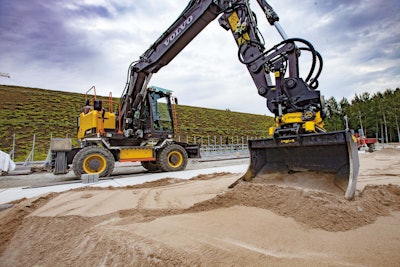 An Engcon tiltrotator on a Volvo EW160E excavator.