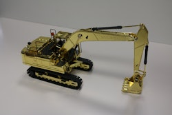 Hyundai gold-plated model excavator_World of Concrete 2018