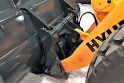 Hyundai quick coupler for HL900 wheel loaders close up with bucket