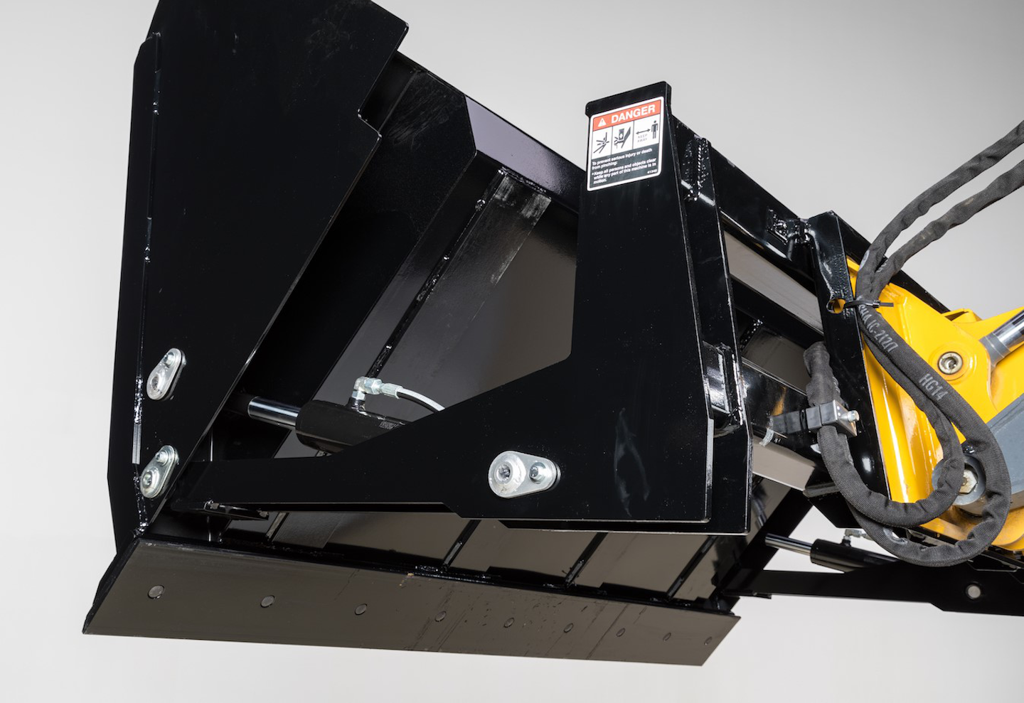 John Deere’s new RollOut buckets deliver more dump reach Equipment World