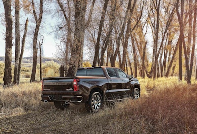 The all-new 2019 Silverado High Country features an exclusive front grille design with two-tone chrome and bronze finish and body-color accents, plus chrome assist steps from wheel to wheel. It also includes the power up/down tailgate as standard equipment.