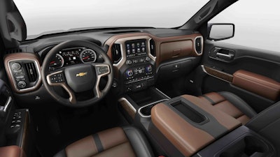 The all-new 2019 Silverado High Country interior features more passenger room, more storage space and more functionality. Every surface has been designed for function and ergonomics, from the rotary knob textures to the infotainment screen angle.