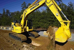 Komatsu PC238LC-11 digging
