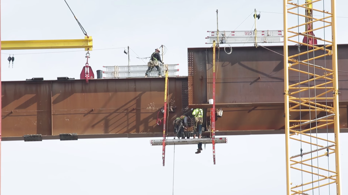 Cranes lift girders into place on Penn.’s Central Susquehanna Valley ...