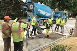 FULL PANEL POUR concrete pour concrete pavement