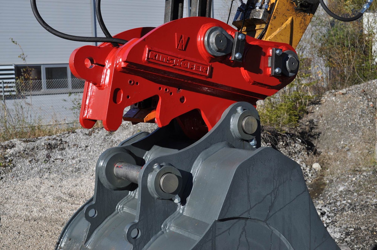Kinshofer X-LOCK Coupler gives operators step-by-step, in