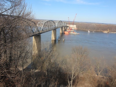 Champ Clark Bridge construction. Photo courtesy of ChampClarkBridge.com/Missouri Department of Transportation and Illinois Department of Transportation.