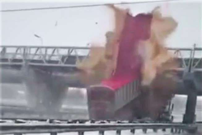 Semi truck raised dump trailer explode
