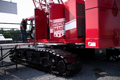 Man touring the Manitowoc MLC100-1