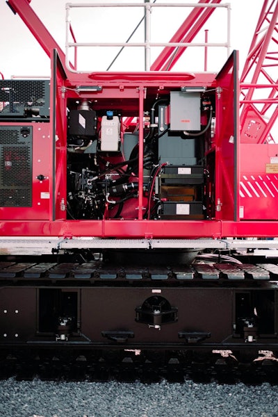 Internal systems of the Manitowoc MLC100-1