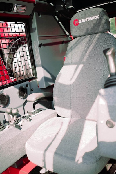 Manitowoc MLC100-1's operator's seat