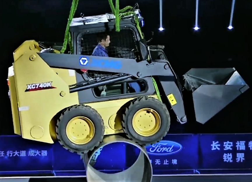Screenshot-2018-5-17 (71) CCTV &ndash; Heavy machinery becomes agile acrobat Man drives a loader