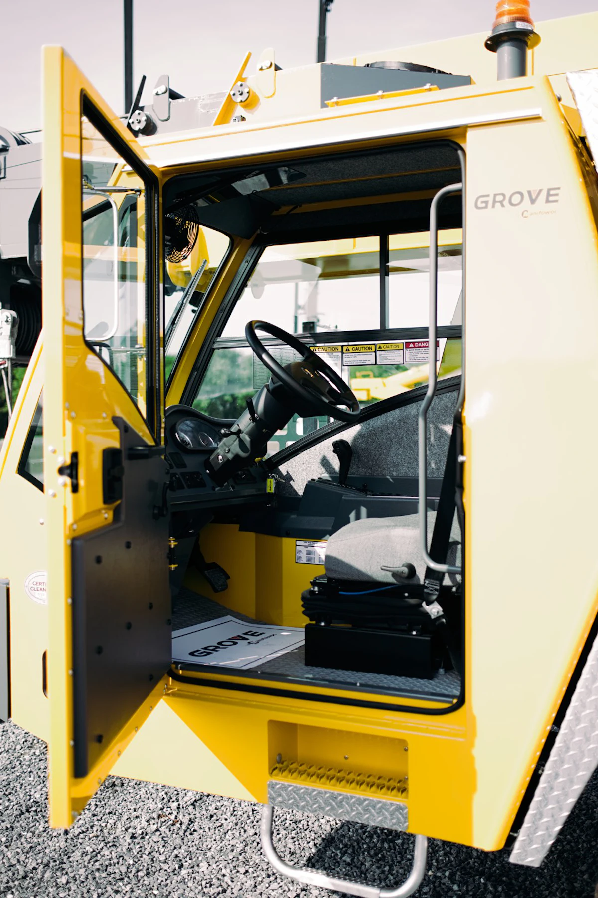 Manitowoc debuts Grove GRT9165 and TMS500-2 cranes | Equipment World