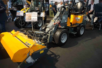 Popular in the United States: The Tobroco-Giant D254SW, shown at Intermat with a Tele boom.