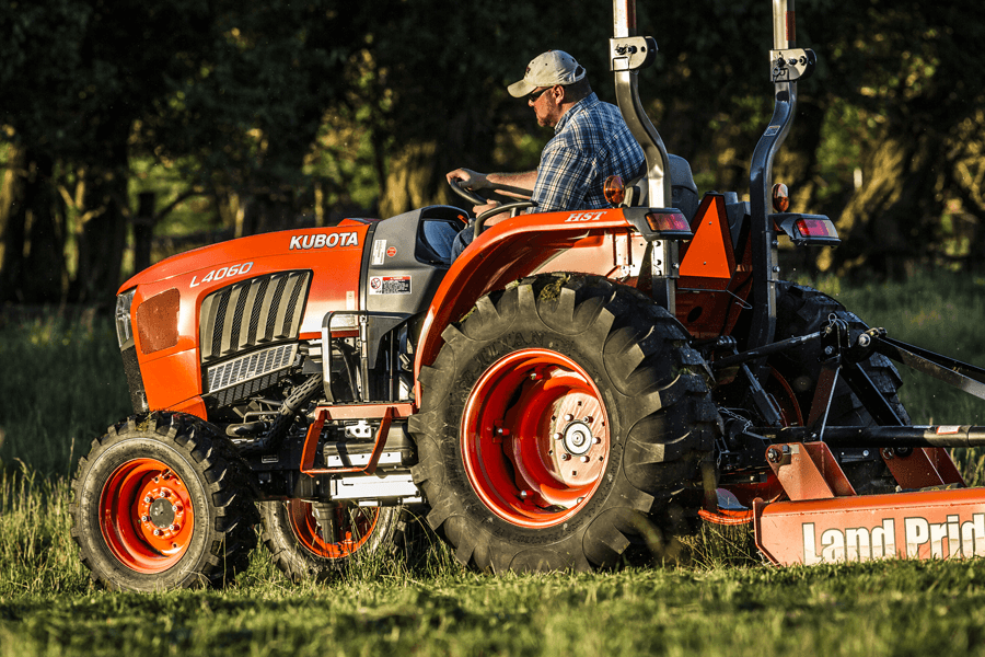 1 &ndash; Kubota L4060 tractor