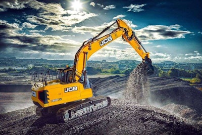 JCB 220X excavator at work