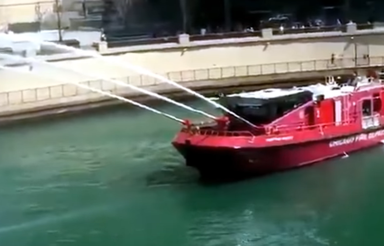 Screenshot_2018-07-13 (1) Chicago Firefighters Hose Down Steel Bridge During Heat Wave &ndash; YouTube