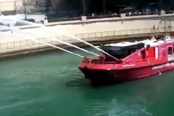 Screenshot_2018-07-13 (1) Chicago Firefighters Hose Down Steel Bridge During Heat Wave – YouTube